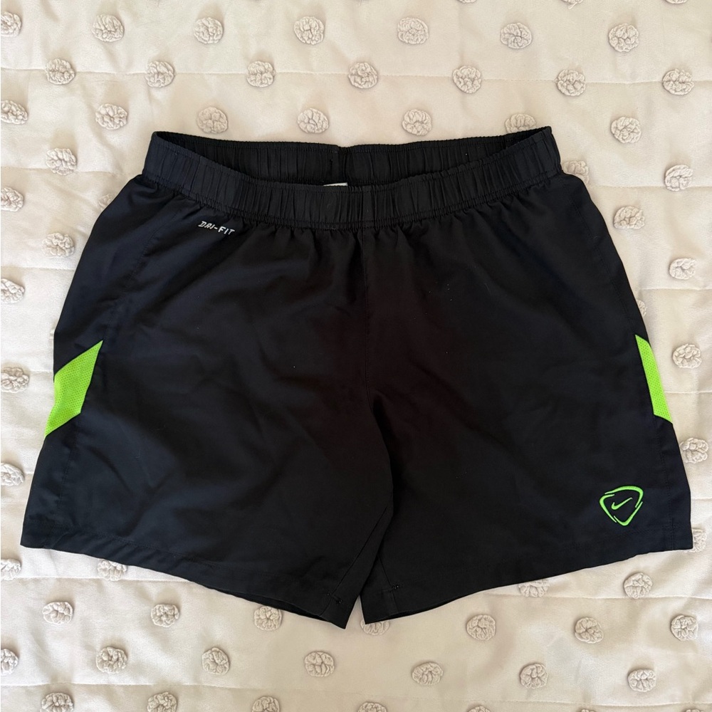 Nike Soccer Shorts Men’s XL – Black & Green